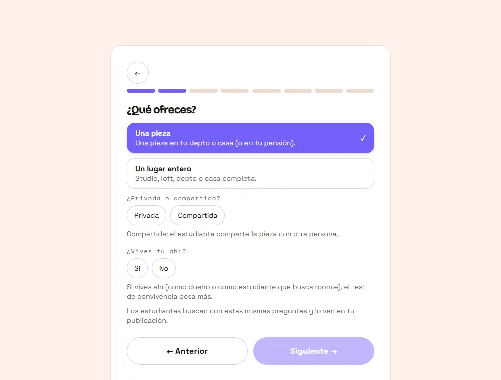 Publicar un lugar en el computador: ¿qué ofreces? Una pieza o un lugar entero, privada o compartida.
