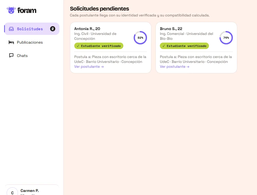 Solicitudes pendientes: dos postulantes con el sello Estudiante verificado y su porcentaje de compatibilidad.